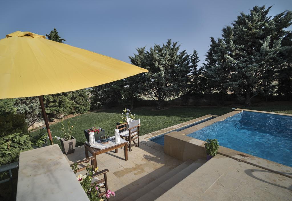 Villa Corina Near The Airport Kouvarás Buitenkant foto